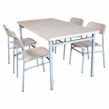 Tisch & Stühle